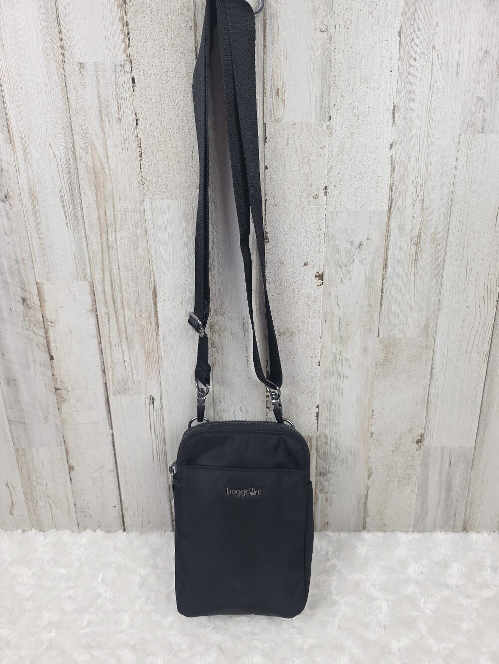 Baggallini black nylon crossbody organizer